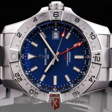 Breitling Avenger GMT 44 A32320